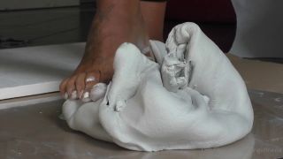 Italian Girlfriend Italian Girlfriend aka italiangirlfriend - 07-19-2022 OnlyFans Video - Modeling clay cant stand a chance against my feet and my wooden clogs video fetish-6