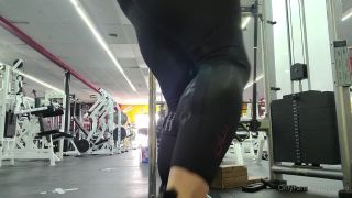 MuscleGeisha () Musclegeisha - thick heavy and bubbly belt squat wasnt so much the weight but the full depth without 11-02-2021-5