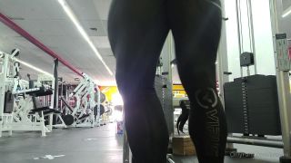 MuscleGeisha () Musclegeisha - thick heavy and bubbly belt squat wasnt so much the weight but the full depth without 11-02-2021-8