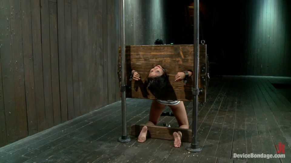 Krissie Dee Krissie Dee Punished Be Sebastian Keys On ! Q...