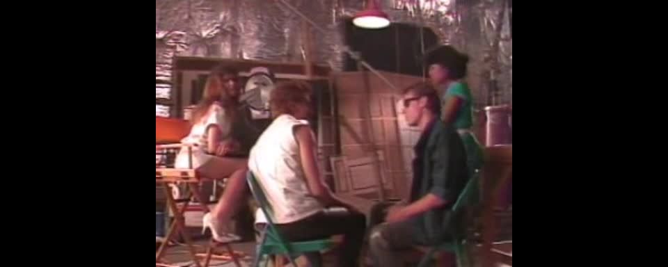 7201 Woman In The Window