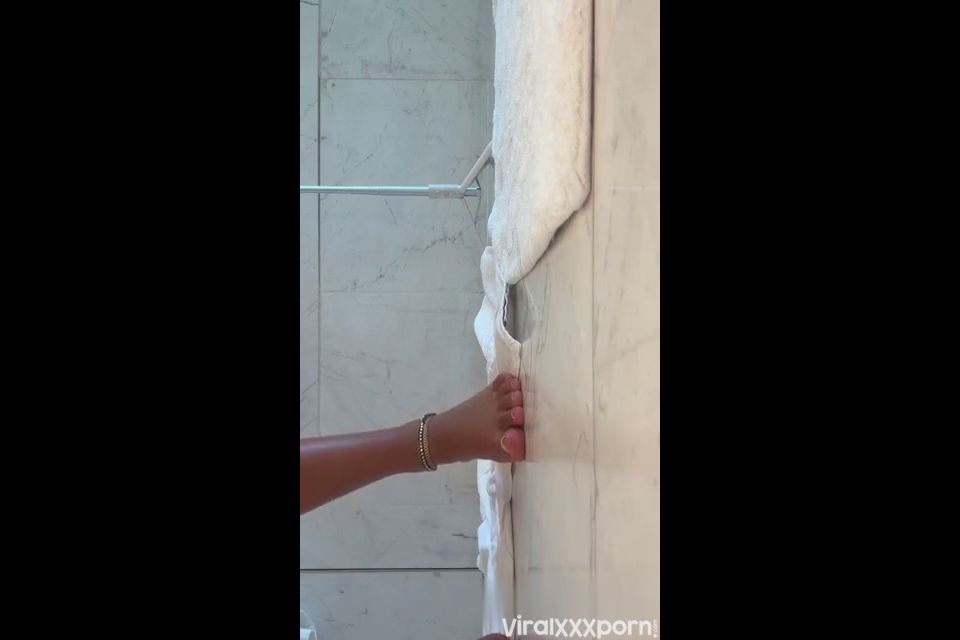 Mia Khalifa  Porn Mia Khalifa Gets Naked Oiled Up Teasing in Her Arab XXX Star Video