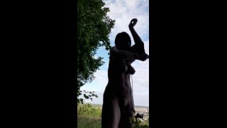 [K2S.CLUB] JulieEroticDress - Nackt Fahrrad fahren und Spritzen im Wald - HD 720P-3