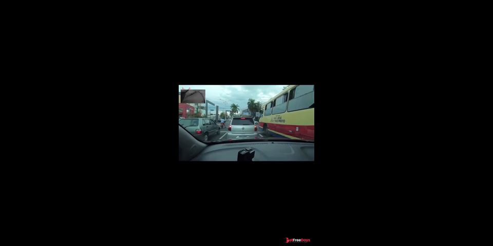 Rachell Miranda andando peladinha nas ruas de So Jos do Rio preto provocando os pedestres