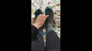 adult video clip 6 sophiatruee 07-06-2019 I m back from camping my sweaty feet are aching findom finsub findomme footfetish footwors - domination - femdom porn ibicella femdom-0