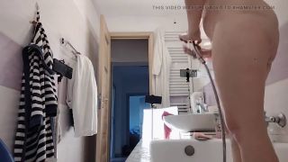 Brunette Girls Porn Sexy Wife Shaves Her Pussy Hair.-4