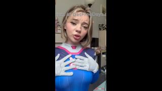Sexy Cosplayer Girl Tease And Spit-6