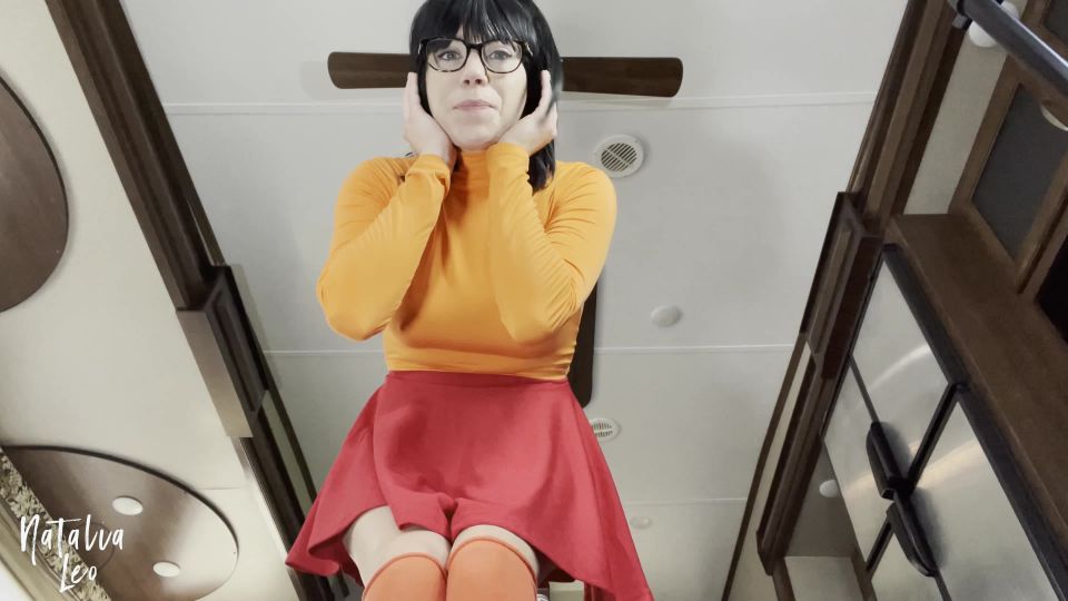 M@nyV1ds - NataliaLeo - Velma Steps On Villain Trapped In Floor