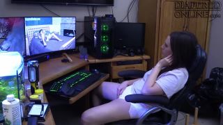 DiaperedonlineAlisha Alisha Masturbating While Watching Diaper Porn-4