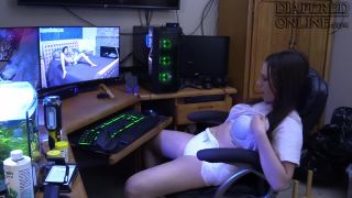 DiaperedonlineAlisha Alisha Masturbating While Watching Diaper Porn-5
