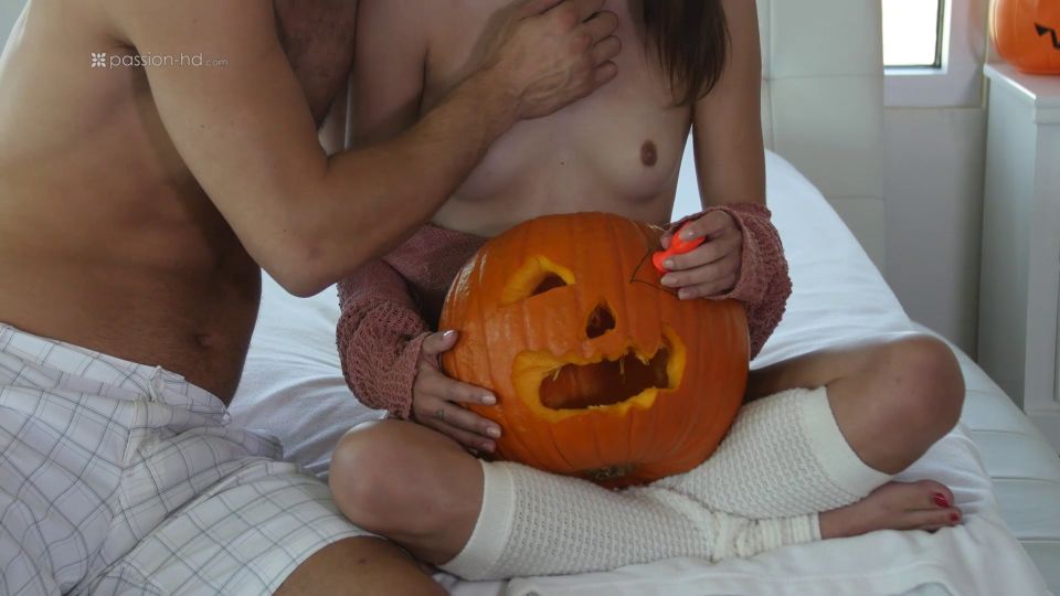 Video Adria Rae : Tricks,Treats 1080p FullHD