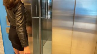 Hungry Kitty - Hot Milf Wanted To Roller Skate But Had A Cock Riding Lesson (Hot Babes)-2
