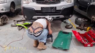 Duncan Saint - The Mechanic Mariana Martix Fixes Duncan Saint'S Car And Charges Him With Sex - Pornhub, Mariana Martix (FullHD 2021)-1