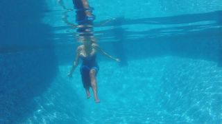 Underwater in Pantyhose Pantyhose!-7