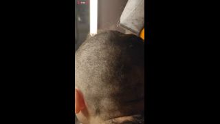 Shaving my head with an electric razor-4