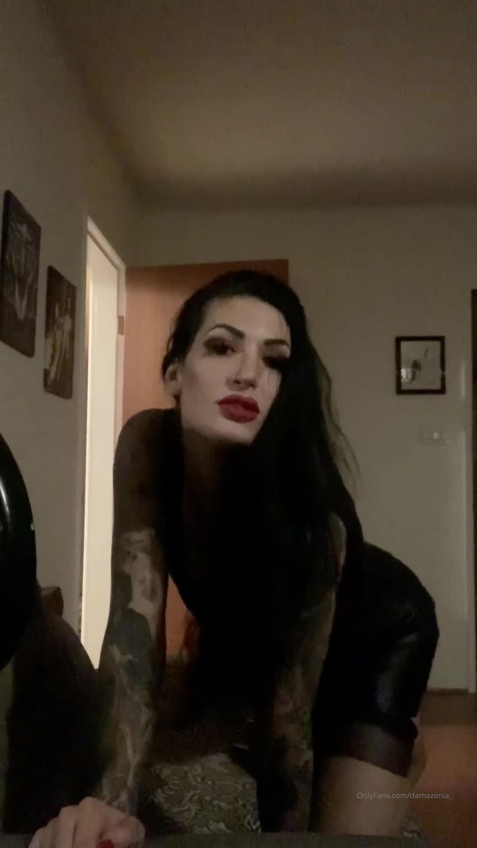 Worship Me From Afar – MISTRESS DAMAZONIA - [Webcam]