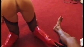 [XBoots.me] Sara Beattie - Kinky Decorator New feb5e998bc4a6-9