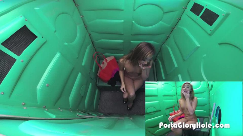 7130 Christy In The Porta Gloryhole For The First Time