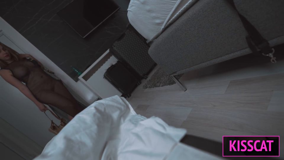 7184 Step Mom back from Party without Panties and Helps to Cu...